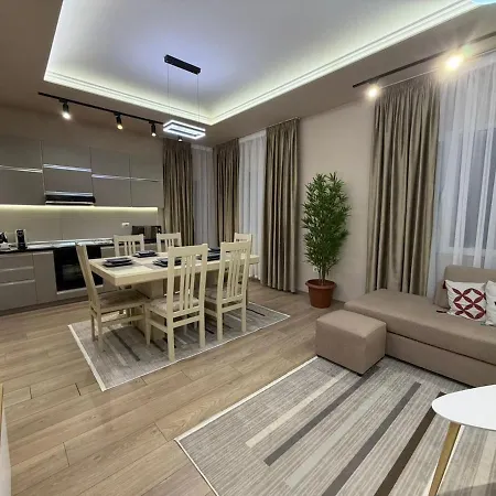 아파트 Modern Penthouse With Outdoor Living And Views 티라나