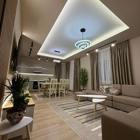 Modern Penthouse With Outdoor Living And Views Apartman Tirana
